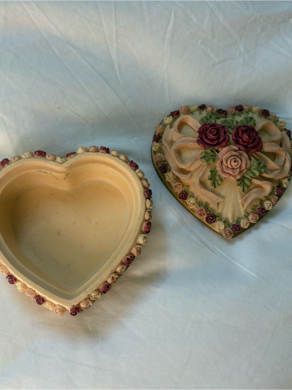 DEZI Heart-Shaped Floral Trinket Box in Cream and Rose